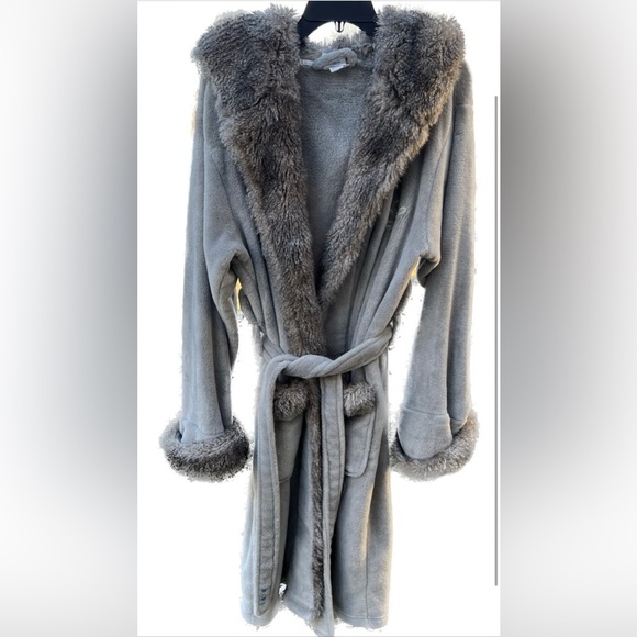 Pottery Barn Other - Pottery Barn Gray Faux Fur Ombré Robe - New Without Tags - Medium​